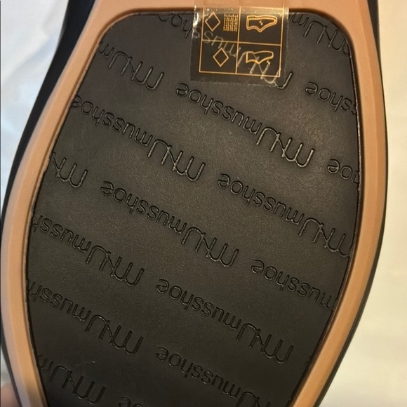 Sleek Black Leather Flats for Business - Picture 5 of 7